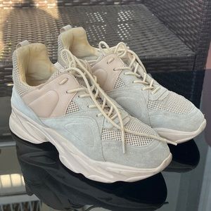 Steve Madden shoes sneakers beige (size 9)